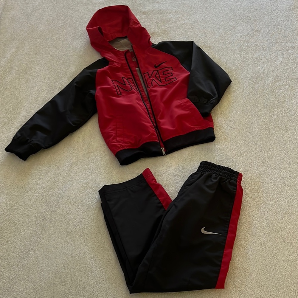 Boys Nike track set